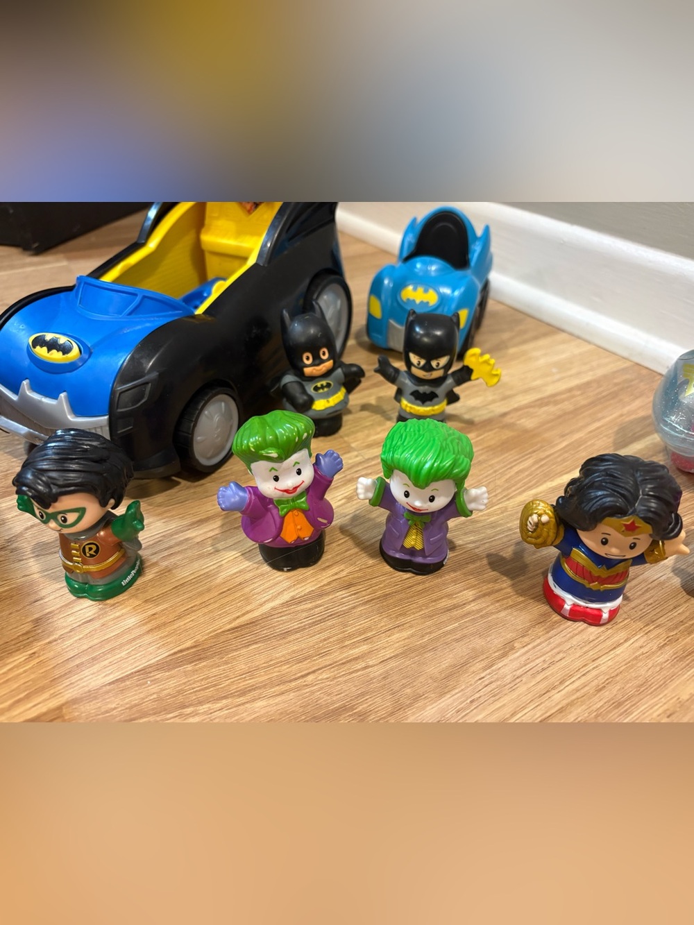 Fisher-Price little people Batman Batmobile Playset with DC Character Figures - Picture 2 of 7
